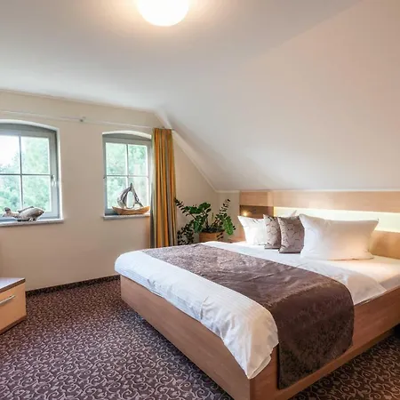 Strandgut - Reetdachhaus In Strandnaehe Feriehus