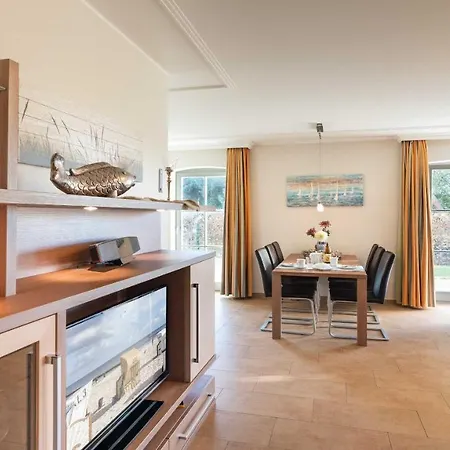 Holiday home Strandgut - Reetdachhaus In Strandnaehe Stubbenfelde