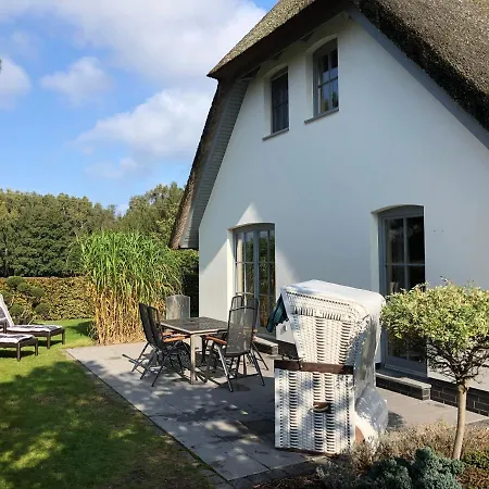 Strandgut - Reetdachhaus In Strandnaehe Stubbenfelde