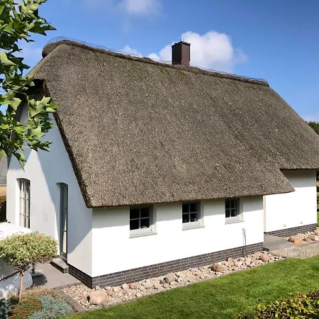Strandgut - Reetdachhaus In Strandnaehe *