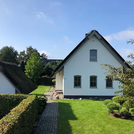 Feriehus Strandgut - Reetdachhaus In Strandnaehe Stubbenfelde