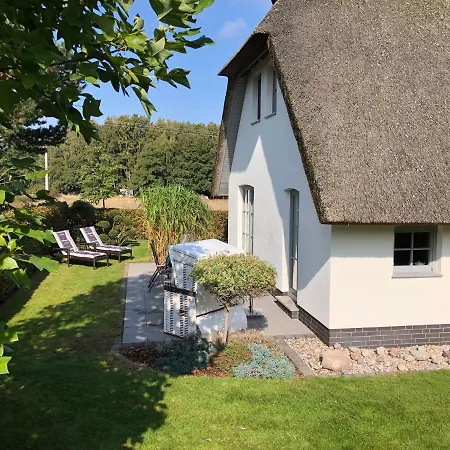 Strandgut - Reetdachhaus In Strandnaehe Feriehus