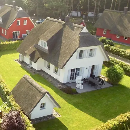 Strandgut - Reetdachhaus In Strandnaehe Feriehus