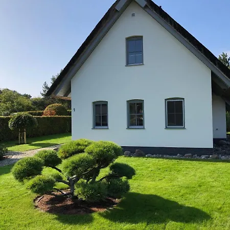 Strandgut - Reetdachhaus In Strandnaehe *